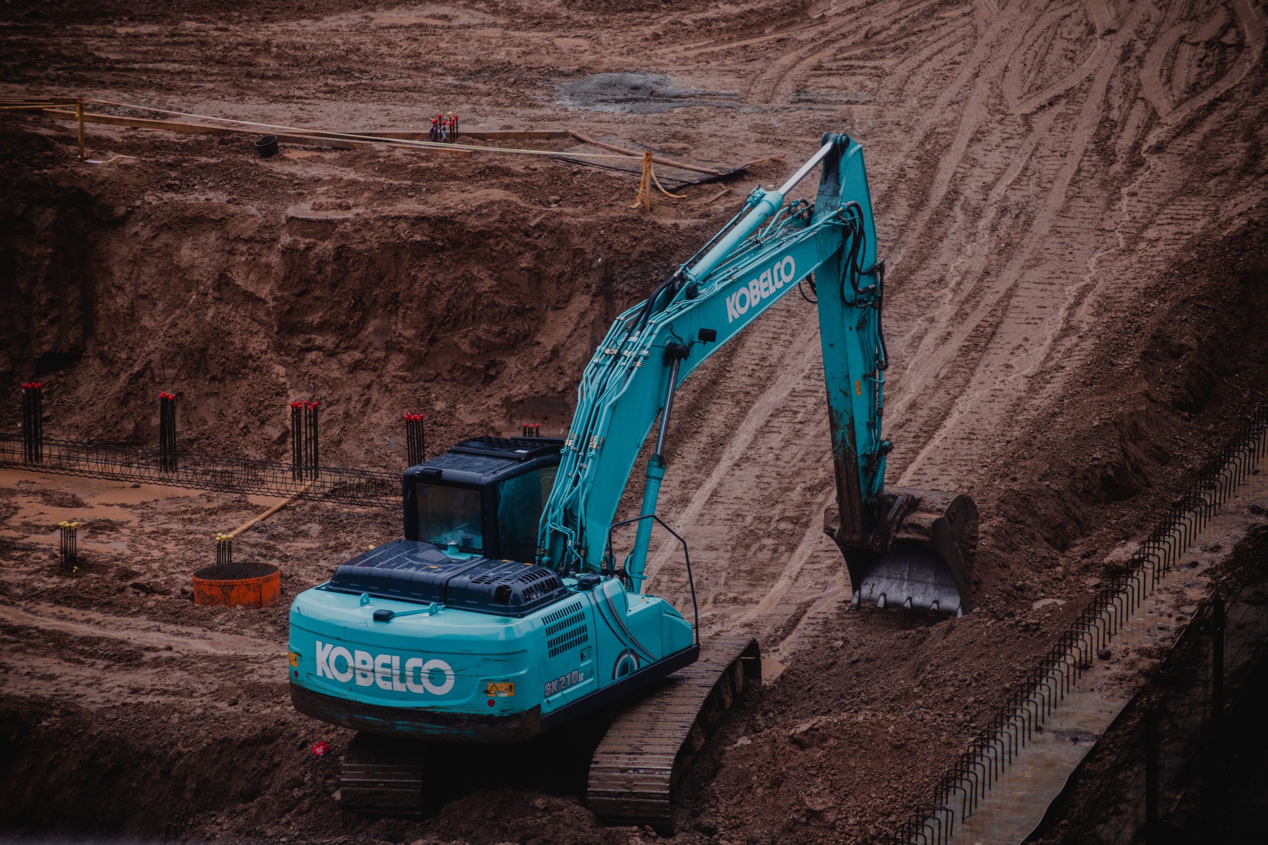 Kobelco 220 Excavator